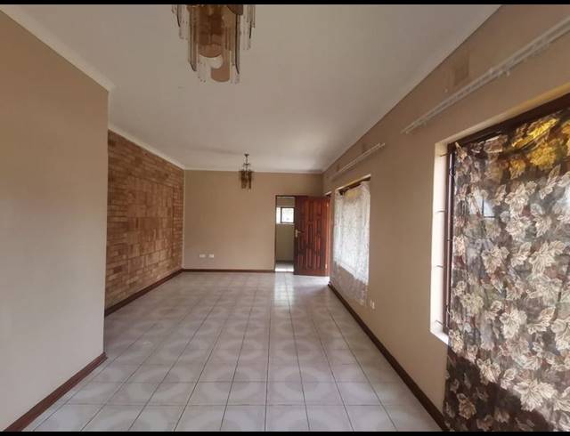 3 BEDROOM HOUSE FOR SALE IN CRAIGIEBURN